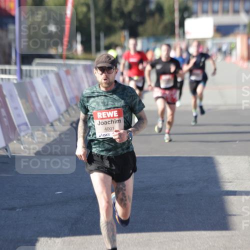 03.10.2025 - Köhlbrandbrückenlauf Jannik Wohlers http://msf.ph/oto/9096768 03.10.2025 12:55:40 Ziel 4001, 4089, 4104, 4233, 4594, 6091, 6100, 6762 meine-sportfotos.de
