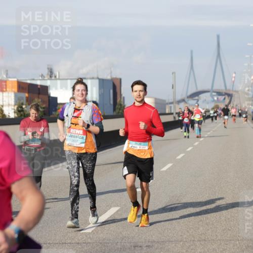 03.10.2025 - Köhlbrandbrückenlauf Jannik Wohlers http://msf.ph/oto/9096771 03.10.2025 10:17:24 Position 3 3637, 3639 meine-sportfotos.de
