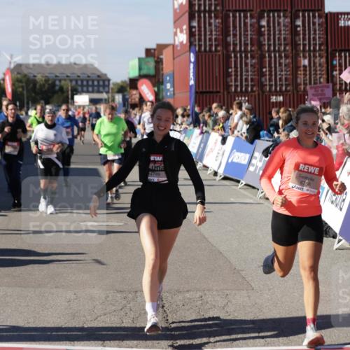 03.10.2025 - Köhlbrandbrückenlauf Jannik Wohlers http://msf.ph/oto/9096773 03.10.2025 13:21:08 Ziel 4393, 4680, 4749, 4846, 5156, 5265, 5363, 5377, 5450, 5618, 5746, 5878, 5882, 5883, 6262, 6282, 6296, 6602, 6645, 6646, 6648, 6650, 6756 meine-sportfotos.de