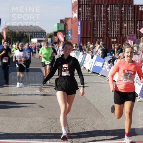 03.10.2025 - Köhlbrandbrückenlauf Jannik Wohlers http://msf.ph/oto/9096782 03.10.2025 13:21:09 Ziel 4393, 4601, 4680, 4749, 4846, 5265, 5363, 5450, 5618, 5746, 5878, 5882, 5883, 6262, 6282, 6296, 6602, 6645, 6646, 6648, 6650, 6756 meine-sportfotos.de