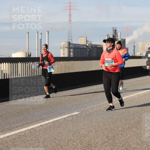 03.10.2025 - Köhlbrandbrückenlauf Lena Gebhardt http://msf.ph/oto/9096784 03.10.2025 10:10:05 Position 2  meine-sportfotos.de