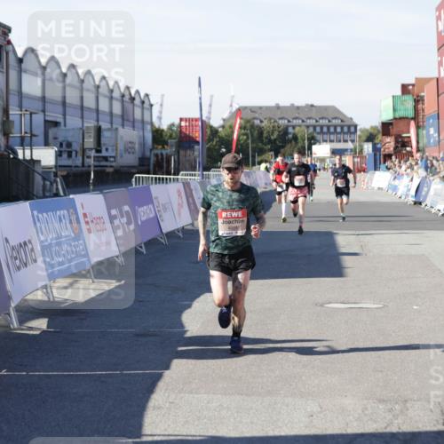 03.10.2025 - Köhlbrandbrückenlauf Jannik Wohlers http://msf.ph/oto/9096785 03.10.2025 12:55:41 Ziel 4001, 4104, 4233, 4594, 6100, 6762 meine-sportfotos.de
