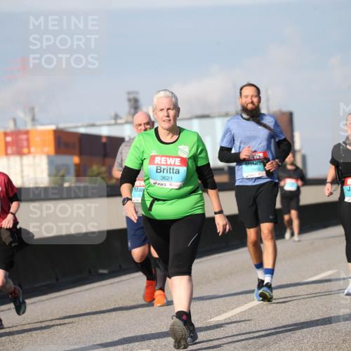 03.10.2025 - Köhlbrandbrückenlauf Jannik Wohlers http://msf.ph/oto/9096791 03.10.2025 10:15:13 Position 3 2757, 3621, 1958, 2238 meine-sportfotos.de