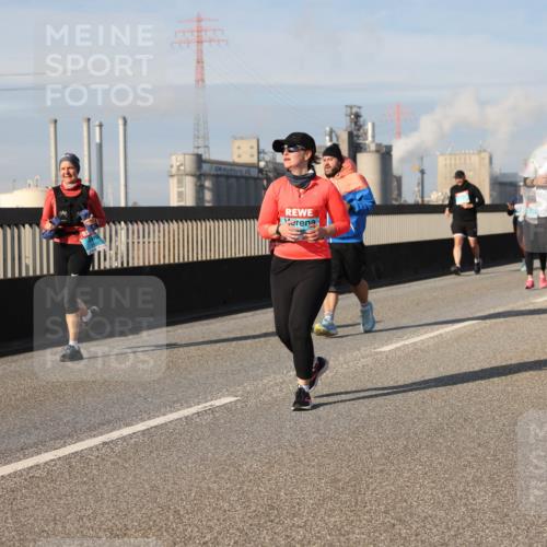 03.10.2025 - Köhlbrandbrückenlauf Lena Gebhardt http://msf.ph/oto/9096799 03.10.2025 10:10:05 Position 2  meine-sportfotos.de