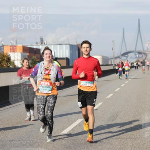 03.10.2025 - Köhlbrandbrückenlauf Jannik Wohlers http://msf.ph/oto/9096804 03.10.2025 10:17:24 Position 3 3637, 3639 meine-sportfotos.de
