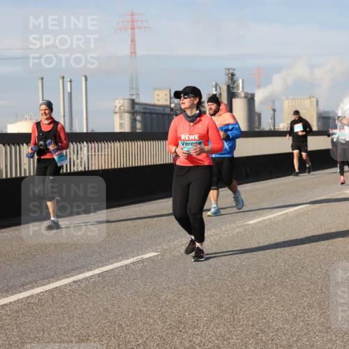 03.10.2025 - Köhlbrandbrückenlauf Lena Gebhardt http://msf.ph/oto/9096810 03.10.2025 10:10:06 Position 2  meine-sportfotos.de