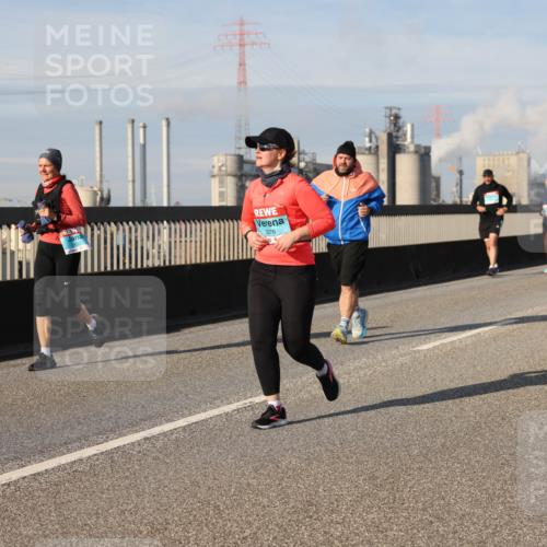 03.10.2025 - Köhlbrandbrückenlauf Lena Gebhardt http://msf.ph/oto/9096819 03.10.2025 10:10:06 Position 2 2576 meine-sportfotos.de
