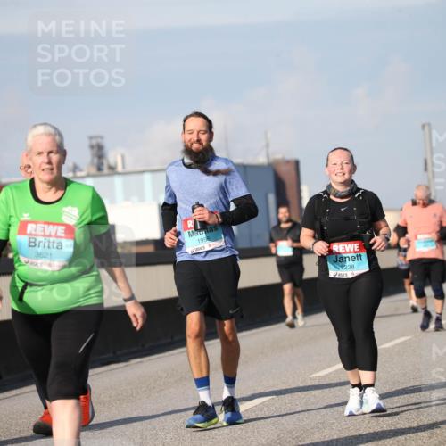 03.10.2025 - Köhlbrandbrückenlauf Jannik Wohlers http://msf.ph/oto/9096822 03.10.2025 10:15:14 Position 3 3621, 1958, 2238 meine-sportfotos.de