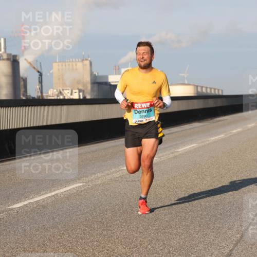 03.10.2025 - Köhlbrandbrückenlauf Lena Gebhardt http://msf.ph/oto/9096824 03.10.2025 09:33:17 Position 2 3590 meine-sportfotos.de