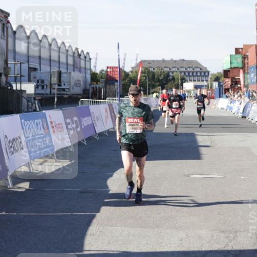 03.10.2025 - Köhlbrandbrückenlauf Jannik Wohlers http://msf.ph/oto/9096827 03.10.2025 12:55:41 Ziel 4001, 4104, 4233, 4594, 6100, 6762 meine-sportfotos.de