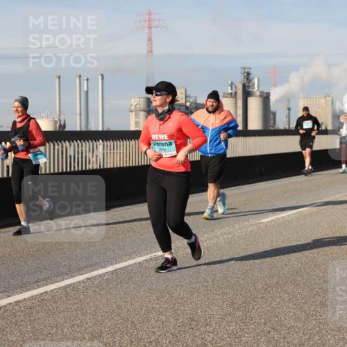 03.10.2025 - Köhlbrandbrückenlauf Lena Gebhardt http://msf.ph/oto/9096829 03.10.2025 10:10:06 Position 2 2576 meine-sportfotos.de