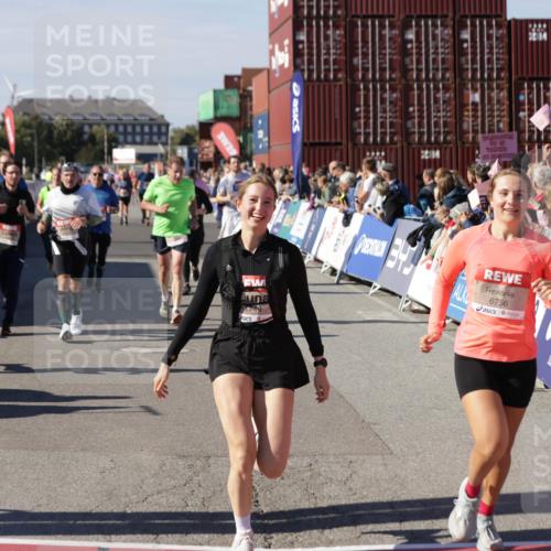 03.10.2025 - Köhlbrandbrückenlauf Jannik Wohlers http://msf.ph/oto/9096833 03.10.2025 13:21:09 Ziel 4393, 4601, 4680, 4749, 4846, 5265, 5363, 5450, 5618, 5746, 5878, 5882, 5883, 6262, 6282, 6296, 6602, 6645, 6646, 6648, 6650, 6756 meine-sportfotos.de