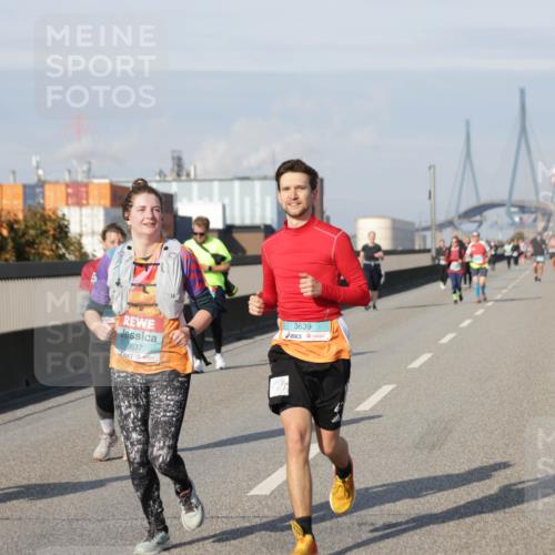 03.10.2025 - Köhlbrandbrückenlauf Jannik Wohlers http://msf.ph/oto/9096835 03.10.2025 10:17:24 Position 3 3637, 3639 meine-sportfotos.de