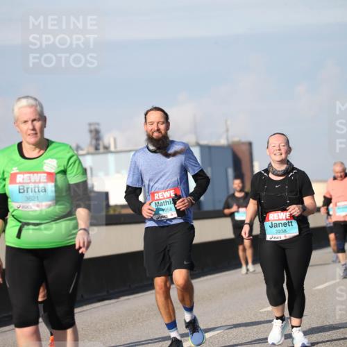 03.10.2025 - Köhlbrandbrückenlauf Jannik Wohlers http://msf.ph/oto/9096839 03.10.2025 10:15:14 Position 3 3621, 1958, 2238 meine-sportfotos.de