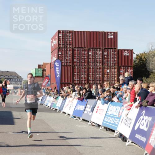 03.10.2025 - Köhlbrandbrückenlauf Jannik Wohlers http://msf.ph/oto/9096840 03.10.2025 12:55:44 Ziel 4001, 4104, 4594, 6100, 6480, 6762 meine-sportfotos.de
