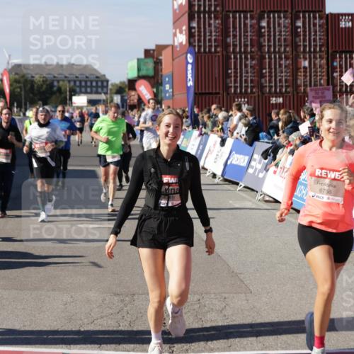 03.10.2025 - Köhlbrandbrückenlauf Jannik Wohlers http://msf.ph/oto/9096848 03.10.2025 13:21:09 Ziel 4393, 4601, 4680, 4749, 4846, 5265, 5363, 5450, 5618, 5746, 5878, 5882, 5883, 6262, 6282, 6296, 6602, 6645, 6646, 6648, 6650, 6756 meine-sportfotos.de