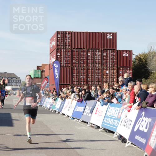 03.10.2025 - Köhlbrandbrückenlauf Jannik Wohlers http://msf.ph/oto/9096852 03.10.2025 12:55:44 Ziel 4001, 4104, 4594, 6100, 6480, 6762 meine-sportfotos.de