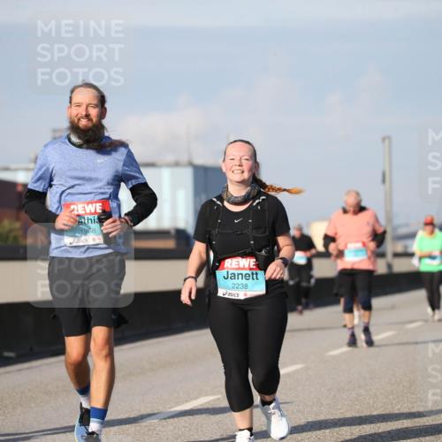 03.10.2025 - Köhlbrandbrückenlauf Jannik Wohlers http://msf.ph/oto/9096853 03.10.2025 10:15:15 Position 3 1958, 2238 meine-sportfotos.de