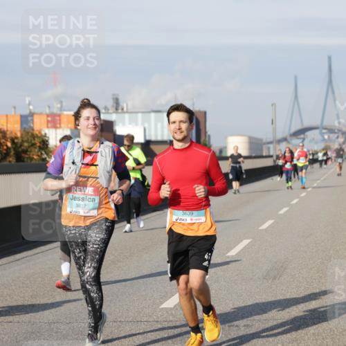 03.10.2025 - Köhlbrandbrückenlauf Jannik Wohlers http://msf.ph/oto/9096854 03.10.2025 10:17:25 Position 3 3637, 3639 meine-sportfotos.de