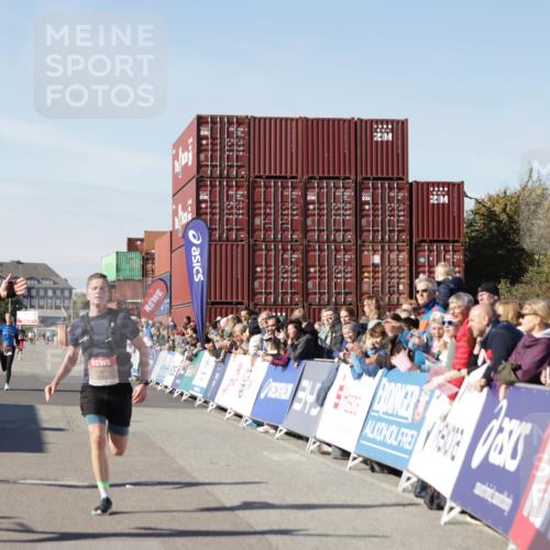 03.10.2025 - Köhlbrandbrückenlauf Jannik Wohlers http://msf.ph/oto/9096860 03.10.2025 12:55:44 Ziel 4001, 4104, 4594, 6100, 6480, 6762 meine-sportfotos.de