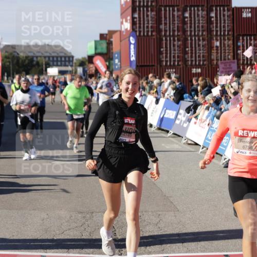 03.10.2025 - Köhlbrandbrückenlauf Jannik Wohlers http://msf.ph/oto/9096866 03.10.2025 13:21:09 Ziel 4393, 4601, 4680, 4749, 4846, 5265, 5363, 5450, 5618, 5746, 5878, 5882, 5883, 6262, 6282, 6296, 6602, 6645, 6646, 6648, 6650, 6756 meine-sportfotos.de