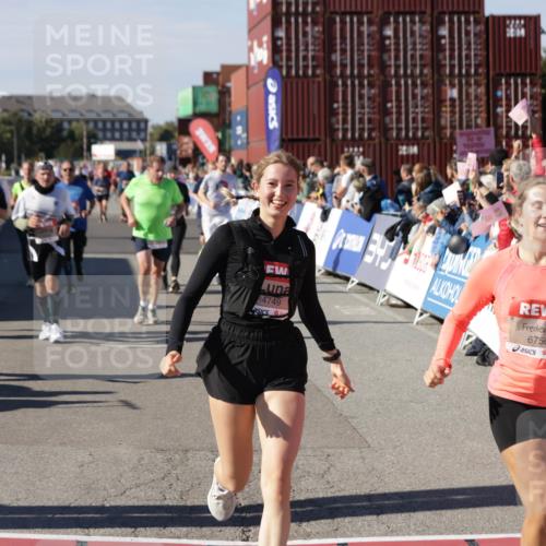03.10.2025 - Köhlbrandbrückenlauf Jannik Wohlers http://msf.ph/oto/9096877 03.10.2025 13:21:09 Ziel 4393, 4601, 4680, 4749, 4846, 5265, 5363, 5450, 5618, 5746, 5878, 5882, 5883, 6262, 6282, 6296, 6602, 6645, 6646, 6648, 6650, 6756 meine-sportfotos.de