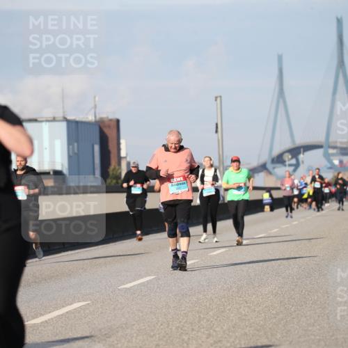 03.10.2025 - Köhlbrandbrückenlauf Jannik Wohlers http://msf.ph/oto/9096889 03.10.2025 10:15:17 Position 3 3097 meine-sportfotos.de
