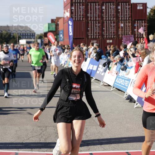 03.10.2025 - Köhlbrandbrückenlauf Jannik Wohlers http://msf.ph/oto/9096897 03.10.2025 13:21:09 Ziel 4393, 4601, 4680, 4749, 4846, 5265, 5363, 5450, 5618, 5746, 5878, 5882, 5883, 6262, 6282, 6296, 6602, 6645, 6646, 6648, 6650, 6756 meine-sportfotos.de