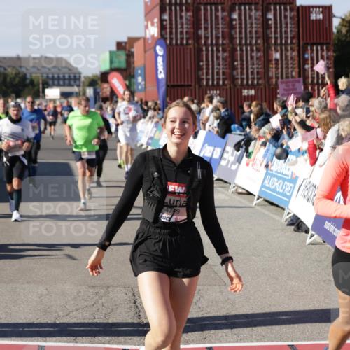 03.10.2025 - Köhlbrandbrückenlauf Jannik Wohlers http://msf.ph/oto/9096910 03.10.2025 13:21:09 Ziel 4393, 4601, 4680, 4749, 4846, 5265, 5363, 5450, 5618, 5746, 5878, 5882, 5883, 6262, 6282, 6296, 6602, 6645, 6646, 6648, 6650, 6756 meine-sportfotos.de