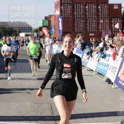 03.10.2025 - Köhlbrandbrückenlauf Jannik Wohlers http://msf.ph/oto/9096921 03.10.2025 13:21:09 Ziel 4393, 4601, 4680, 4749, 4846, 5265, 5363, 5450, 5618, 5746, 5878, 5882, 5883, 6262, 6282, 6296, 6602, 6645, 6646, 6648, 6650, 6756 meine-sportfotos.de