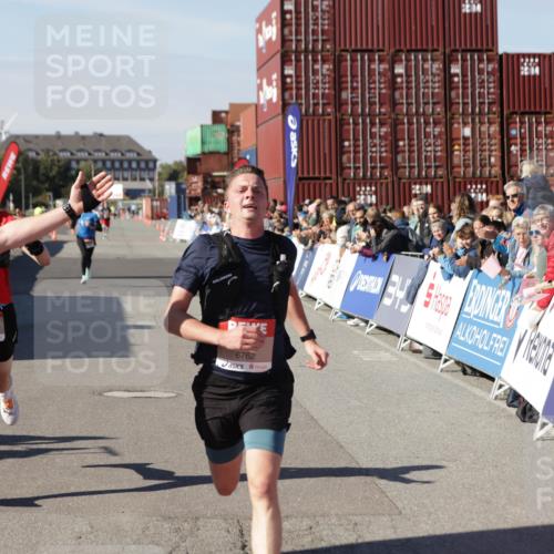 03.10.2025 - Köhlbrandbrückenlauf Jannik Wohlers http://msf.ph/oto/9096935 03.10.2025 12:55:45 Ziel 4001, 4594, 6100, 6480, 6762 meine-sportfotos.de