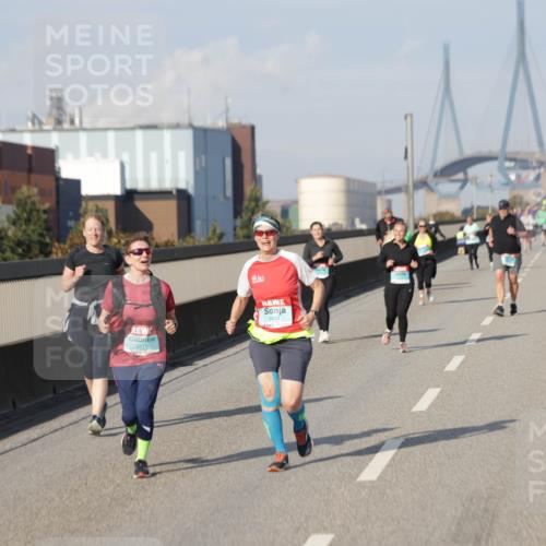 03.10.2025 - Köhlbrandbrückenlauf Jannik Wohlers http://msf.ph/oto/9096940 03.10.2025 10:17:38 Position 3 3413, 3412 meine-sportfotos.de
