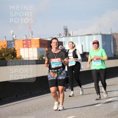 03.10.2025 - Köhlbrandbrückenlauf Jannik Wohlers http://msf.ph/oto/9096941 03.10.2025 10:15:26 Position 3 2936, 2859, 3040 meine-sportfotos.de