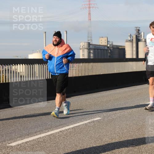 03.10.2025 - Köhlbrandbrückenlauf Lena Gebhardt http://msf.ph/oto/9096945 03.10.2025 10:10:07 Position 2 2619 meine-sportfotos.de