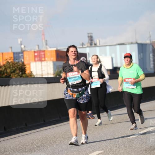 03.10.2025 - Köhlbrandbrückenlauf Jannik Wohlers http://msf.ph/oto/9096948 03.10.2025 10:15:26 Position 3 2936, 2859, 3040 meine-sportfotos.de