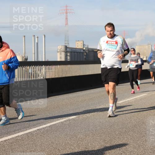03.10.2025 - Köhlbrandbrückenlauf Lena Gebhardt http://msf.ph/oto/9096974 03.10.2025 10:10:08 Position 2 2619, 1763 meine-sportfotos.de