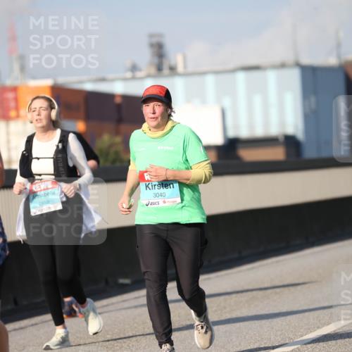 03.10.2025 - Köhlbrandbrückenlauf Jannik Wohlers http://msf.ph/oto/9096979 03.10.2025 10:15:28 Position 3 2936, 2859, 3040 meine-sportfotos.de
