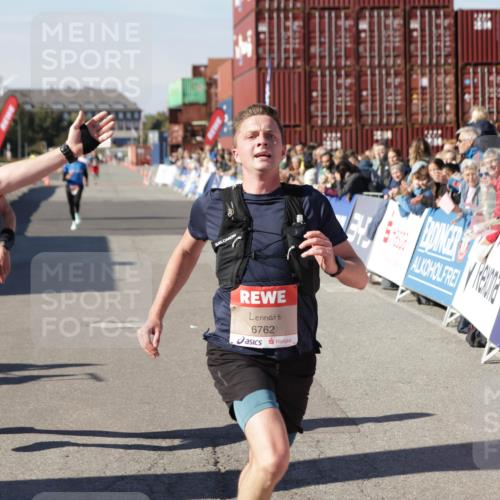 03.10.2025 - Köhlbrandbrückenlauf Jannik Wohlers http://msf.ph/oto/9096982 03.10.2025 12:55:46 Ziel 4001, 4594, 6100, 6480, 6762 meine-sportfotos.de