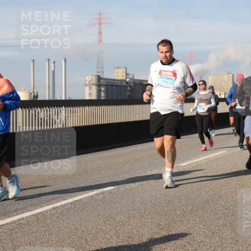 03.10.2025 - Köhlbrandbrückenlauf Lena Gebhardt http://msf.ph/oto/9096984 03.10.2025 10:10:08 Position 2 2619, 1763 meine-sportfotos.de