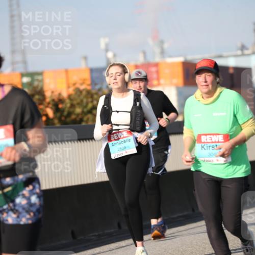 03.10.2025 - Köhlbrandbrückenlauf Jannik Wohlers http://msf.ph/oto/9096988 03.10.2025 10:15:29 Position 3 731, 2859, 3040 meine-sportfotos.de