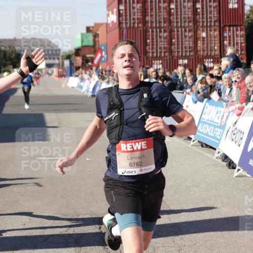 03.10.2025 - Köhlbrandbrückenlauf Jannik Wohlers http://msf.ph/oto/9096990 03.10.2025 12:55:46 Ziel 4001, 4594, 6100, 6480, 6762 meine-sportfotos.de
