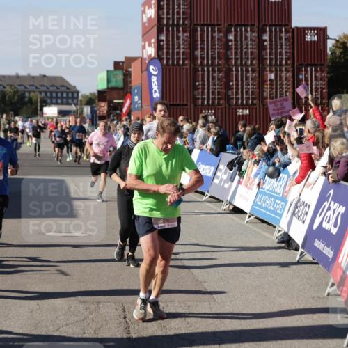 03.10.2025 - Köhlbrandbrückenlauf Jannik Wohlers http://msf.ph/oto/9096993 03.10.2025 13:21:12 Ziel 4363, 4393, 4601, 4680, 4749, 4846, 5265, 5363, 5450, 5618, 5746, 5873, 5878, 5882, 5883, 6262, 6282, 6602, 6756 meine-sportfotos.de