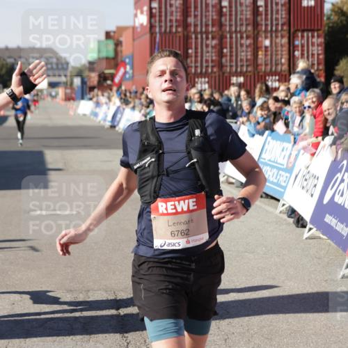03.10.2025 - Köhlbrandbrückenlauf Jannik Wohlers http://msf.ph/oto/9096998 03.10.2025 12:55:46 Ziel 4001, 4594, 6100, 6480, 6762 meine-sportfotos.de