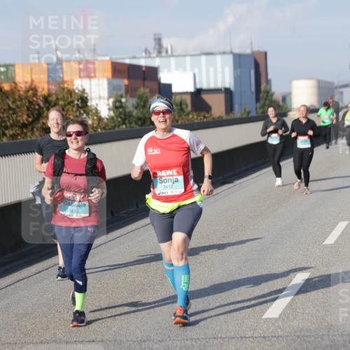03.10.2025 - Köhlbrandbrückenlauf Jannik Wohlers http://msf.ph/oto/9096999 03.10.2025 10:17:41 Position 3 3413, 3412 meine-sportfotos.de
