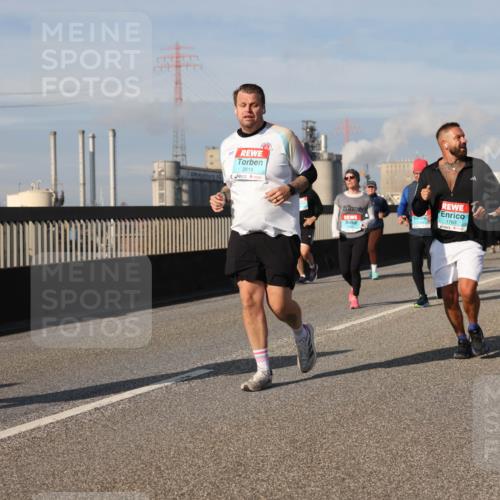 03.10.2025 - Köhlbrandbrückenlauf Lena Gebhardt http://msf.ph/oto/9097021 03.10.2025 10:10:08 Position 2 2619, 1763 meine-sportfotos.de