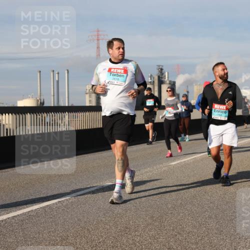 03.10.2025 - Köhlbrandbrückenlauf Lena Gebhardt http://msf.ph/oto/9097033 03.10.2025 10:10:09 Position 2 2619, 1763 meine-sportfotos.de