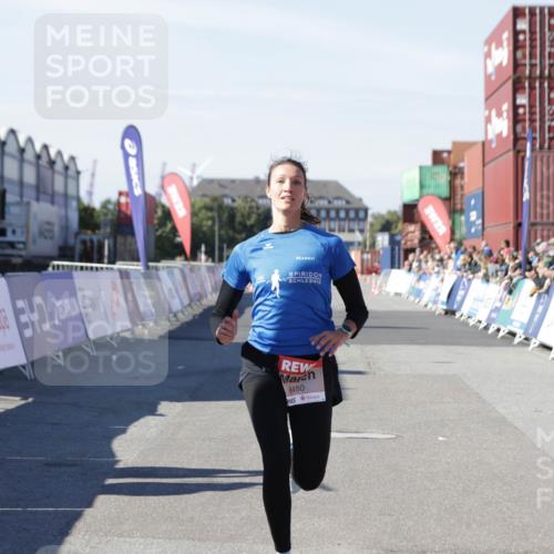 03.10.2025 - Köhlbrandbrückenlauf Jannik Wohlers http://msf.ph/oto/9097038 03.10.2025 12:55:51 Ziel 4001, 4594, 6100, 6480, 6762 meine-sportfotos.de