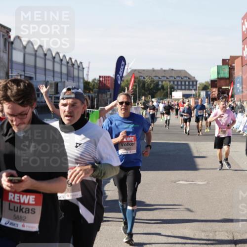 03.10.2025 - Köhlbrandbrückenlauf Jannik Wohlers http://msf.ph/oto/9097051 03.10.2025 13:21:13 Ziel 4363, 4393, 4601, 4680, 4749, 4846, 5265, 5363, 5450, 5618, 5746, 5873, 5878, 5882, 5883, 6262, 6282, 6602, 6756 meine-sportfotos.de