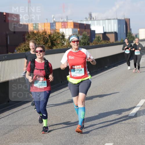 03.10.2025 - Köhlbrandbrückenlauf Jannik Wohlers http://msf.ph/oto/9097063 03.10.2025 10:17:42 Position 3 455, 3413, 3412 meine-sportfotos.de