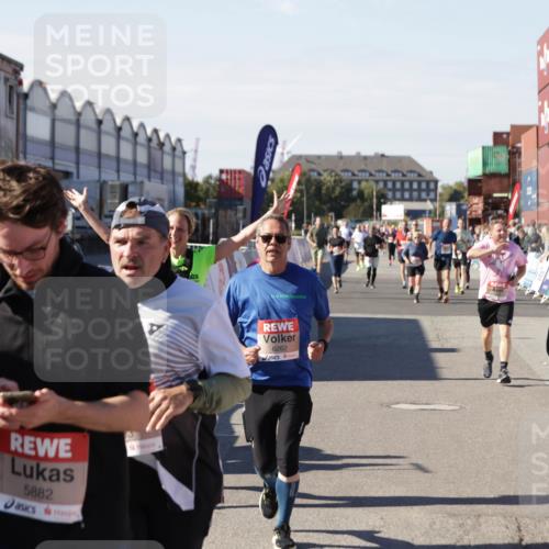 03.10.2025 - Köhlbrandbrückenlauf Jannik Wohlers http://msf.ph/oto/9097073 03.10.2025 13:21:13 Ziel 4363, 4393, 4601, 4680, 4749, 4846, 5265, 5363, 5450, 5618, 5746, 5873, 5878, 5882, 5883, 6262, 6282, 6602, 6756 meine-sportfotos.de
